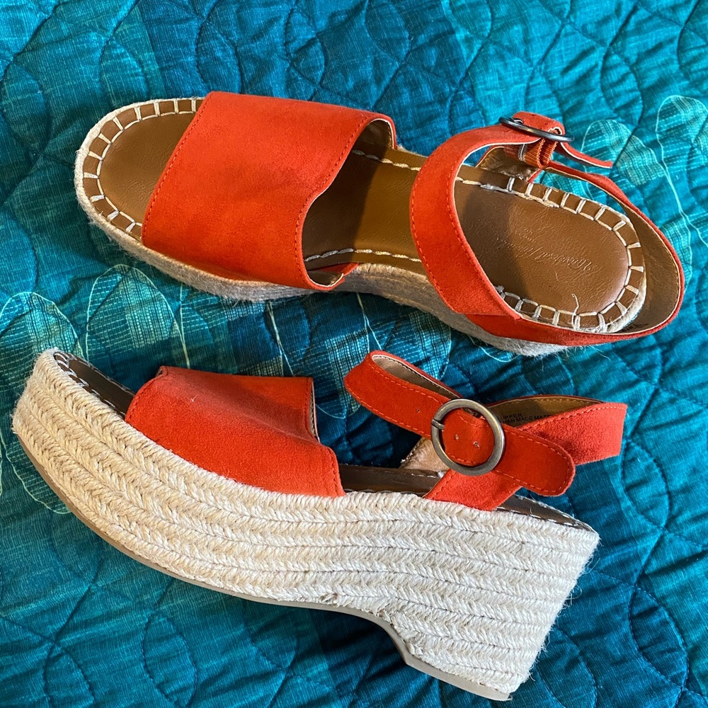 universal threads wedges